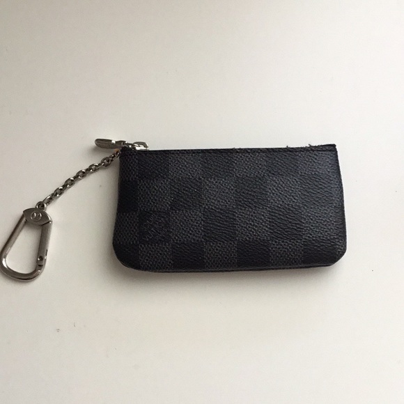 Selling this Louis Vuitton pouch!! - Picture 2 of 4